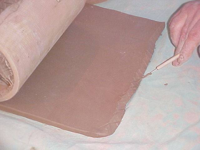 Scoring bevel of slab for joint on body of jug